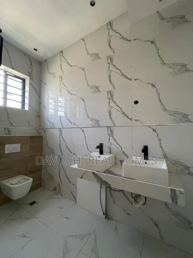 5bdrm Duplex in Sangotedo for sale in Sangotedo