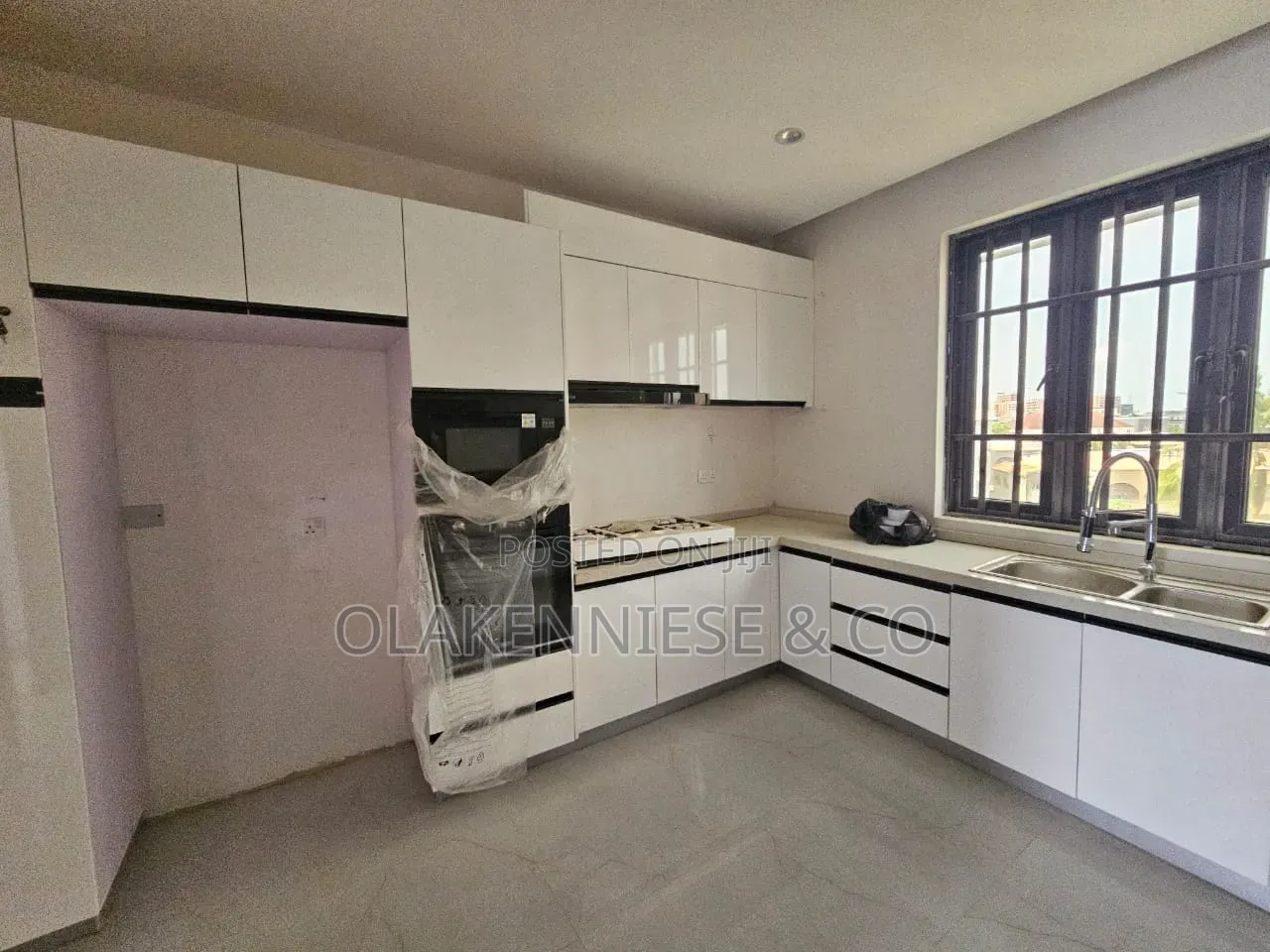 3bdrm Apartment in Parkview Estate for sale in Parkview Estate