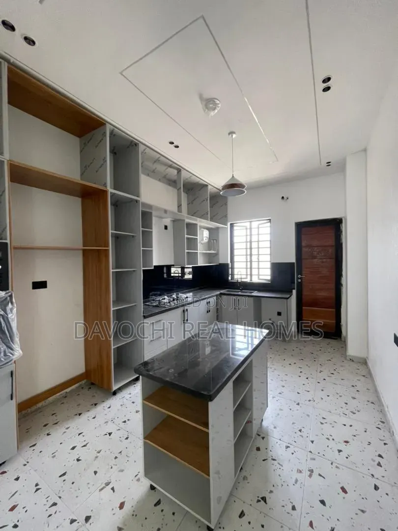 5bdrm Duplex in Ikota for sale in Ikota