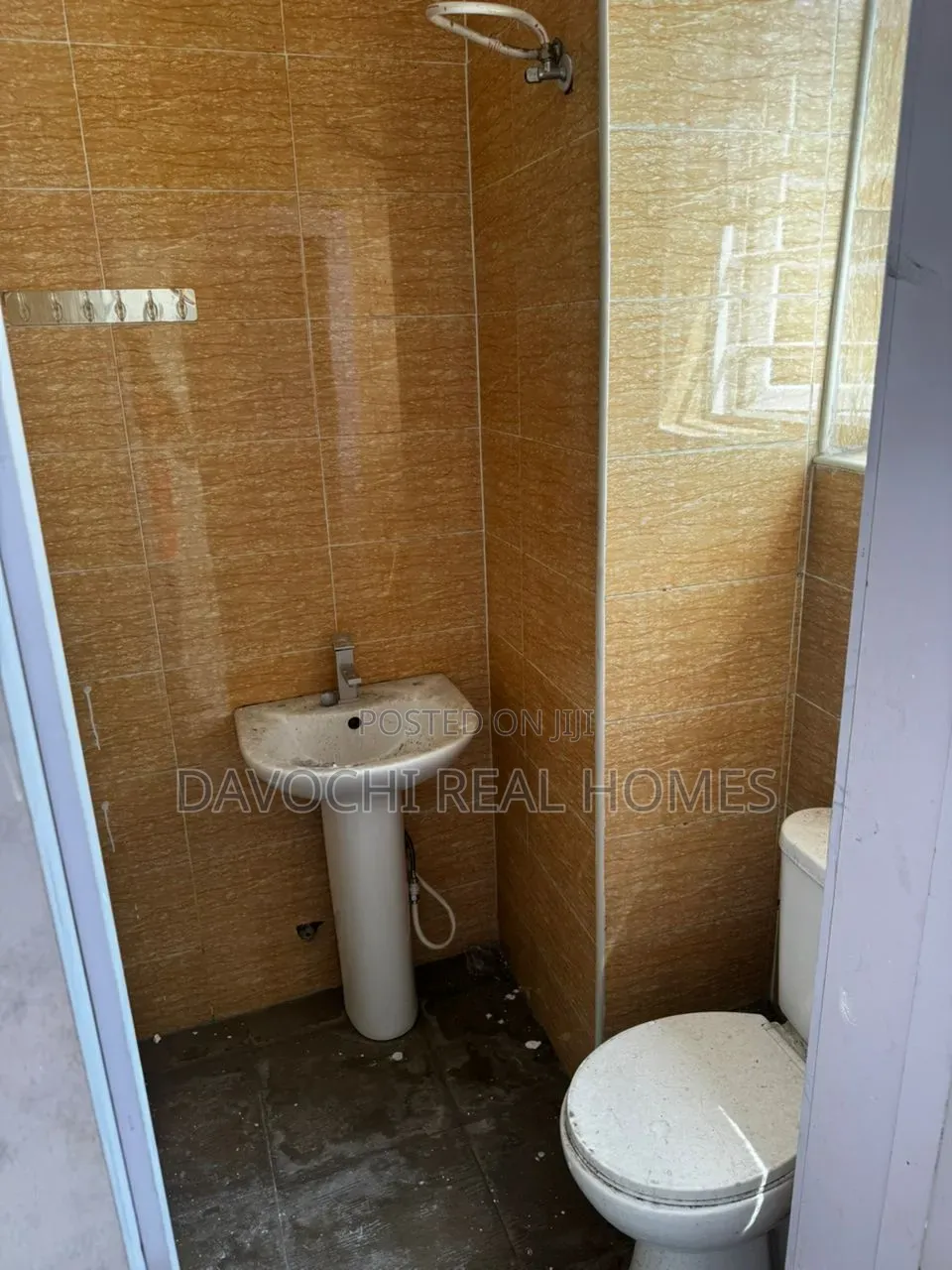 3bdrm Apartment in Ogombo for rent in Ogombo