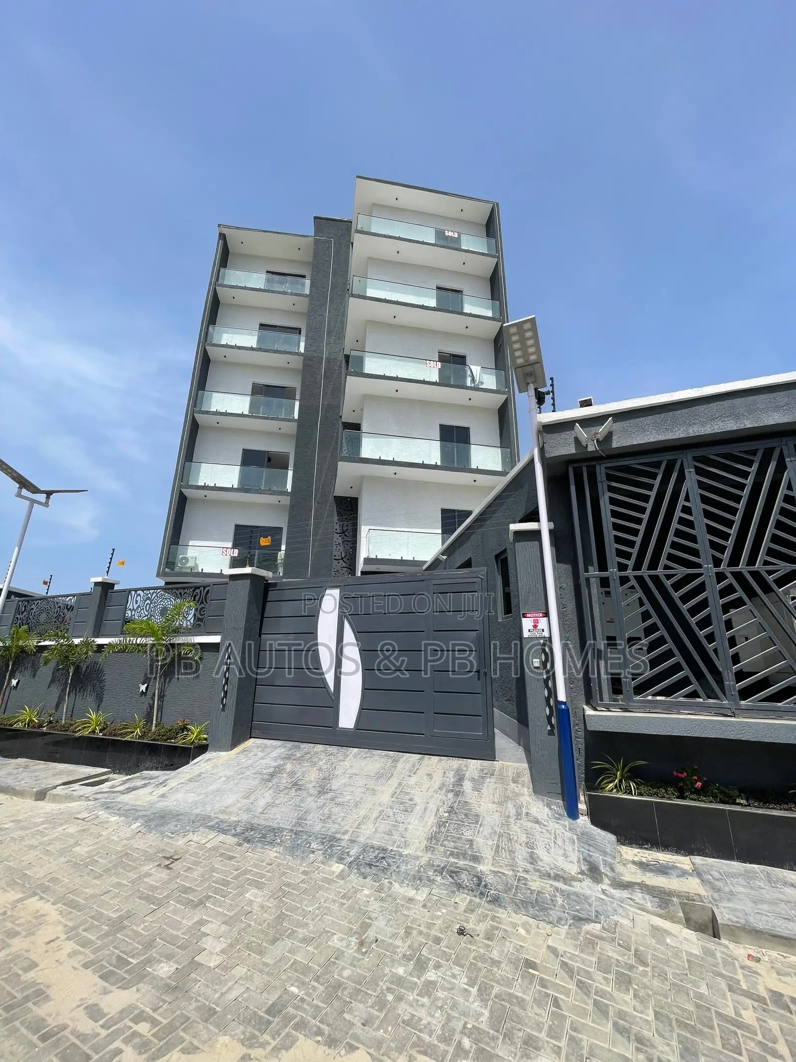 Furnished 1bdrm Apartment in Lekki Phase 1 for sale in Lekki Phase 1
