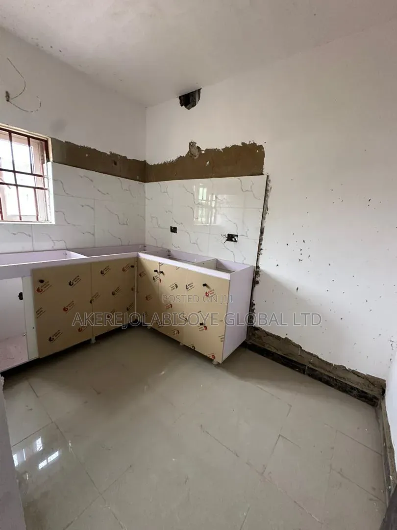Newly Built 1 Bedroom Apartment With 2toilet in Life Camp