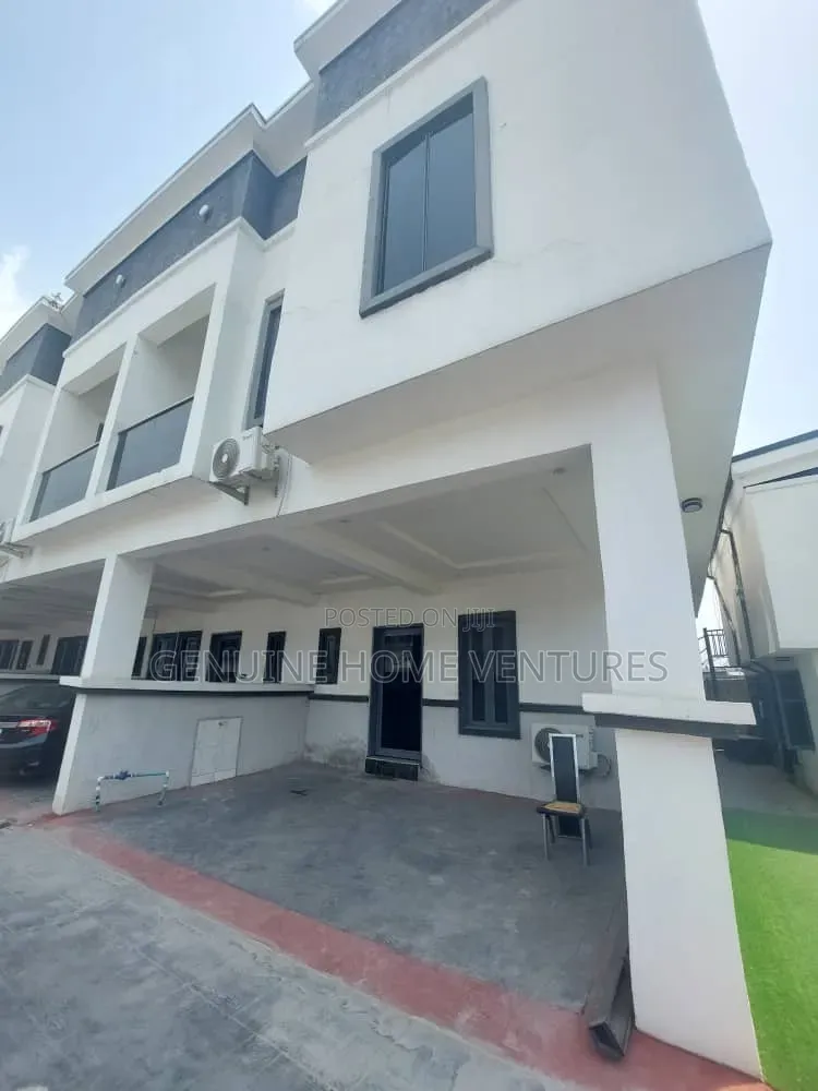 3bdrm Duplex in Ikota for rent in Ikota