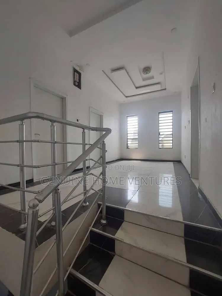 3bdrm Duplex in Ikota for rent in Ikota