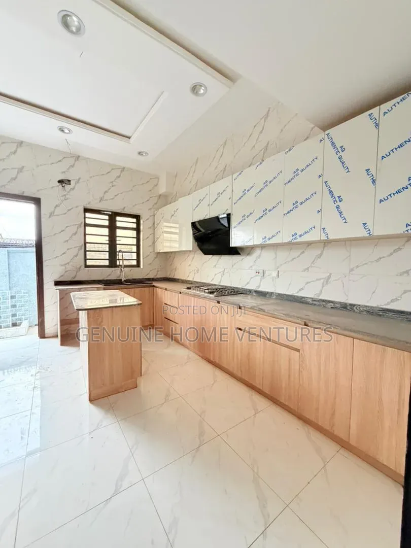 4bdrm Duplex in Mende for sale in Mende