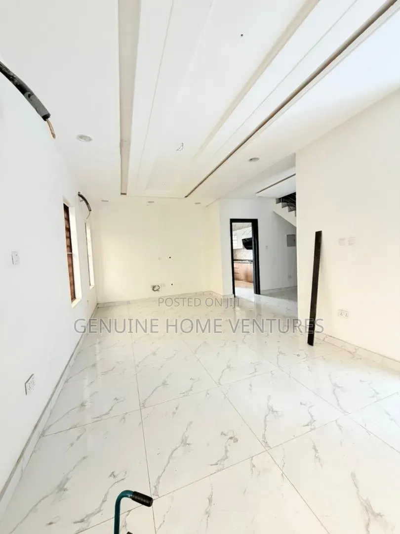 4bdrm Duplex in Mende for sale in Mende