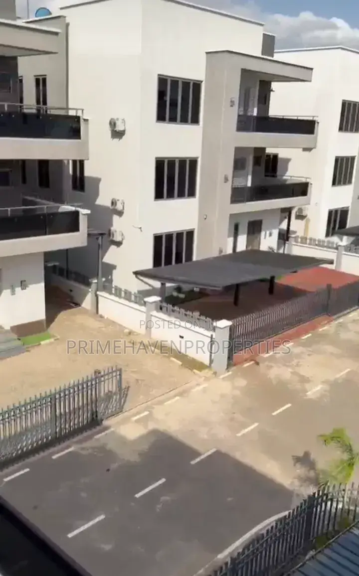 5bdrm Duplex in Wuye for sale in Wuye
