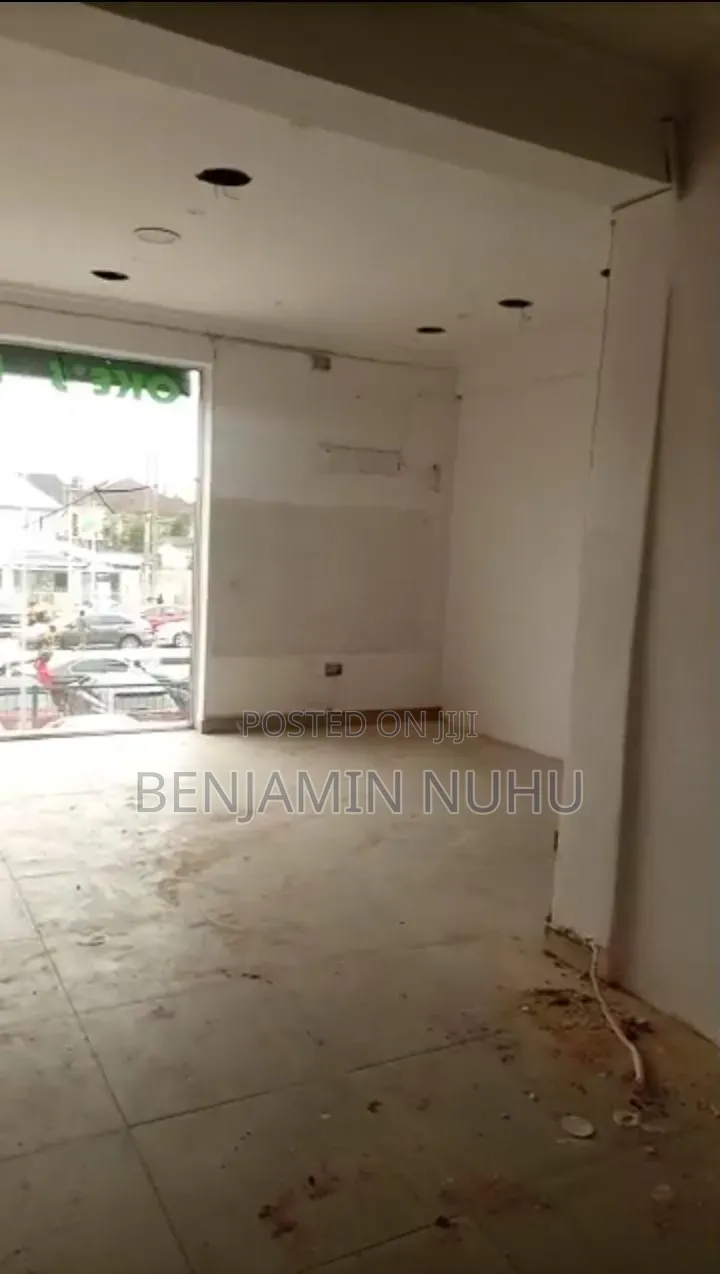 43sqm Shop or Office Space With Show Glass in a Well Strategy Location in Victoria Island Extension