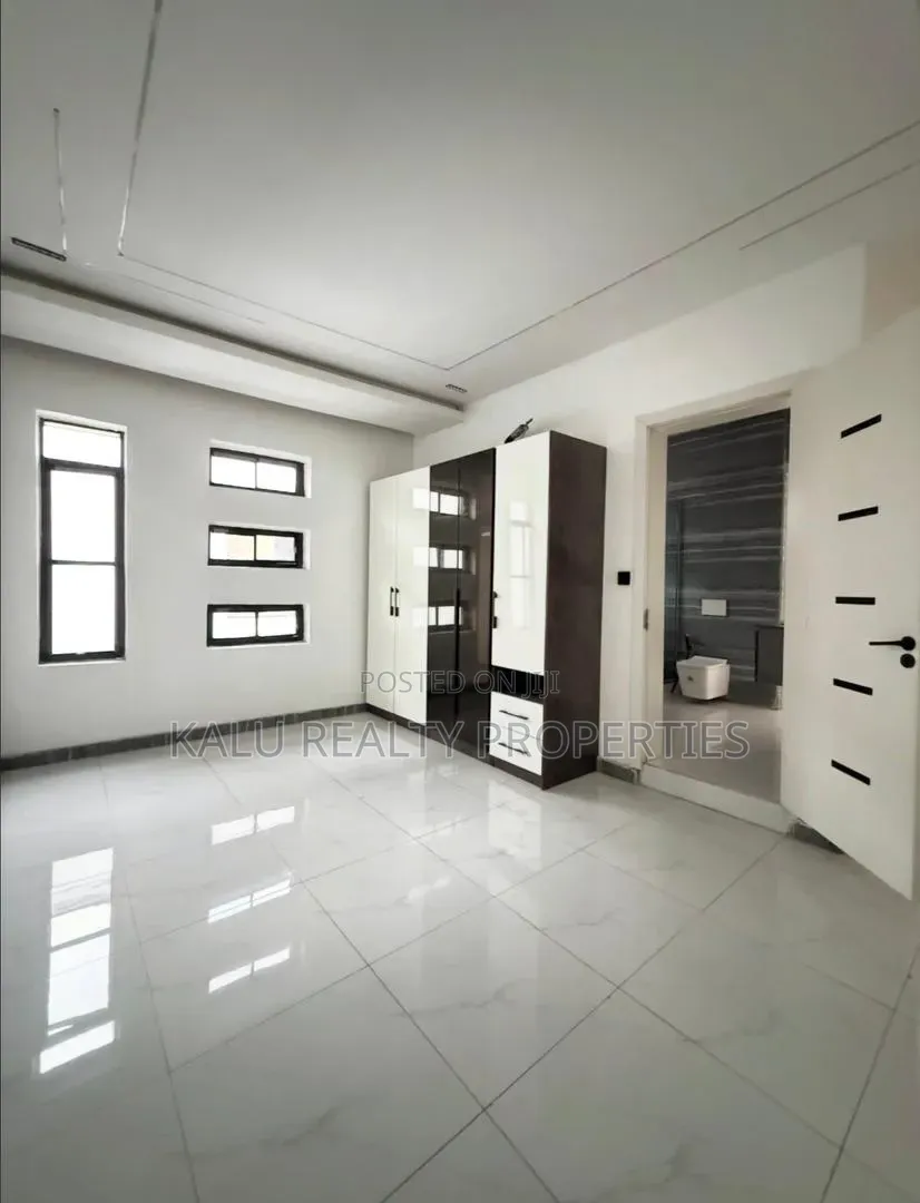 5bdrm Duplex in Osapa, Lekki for sale in Osapa london