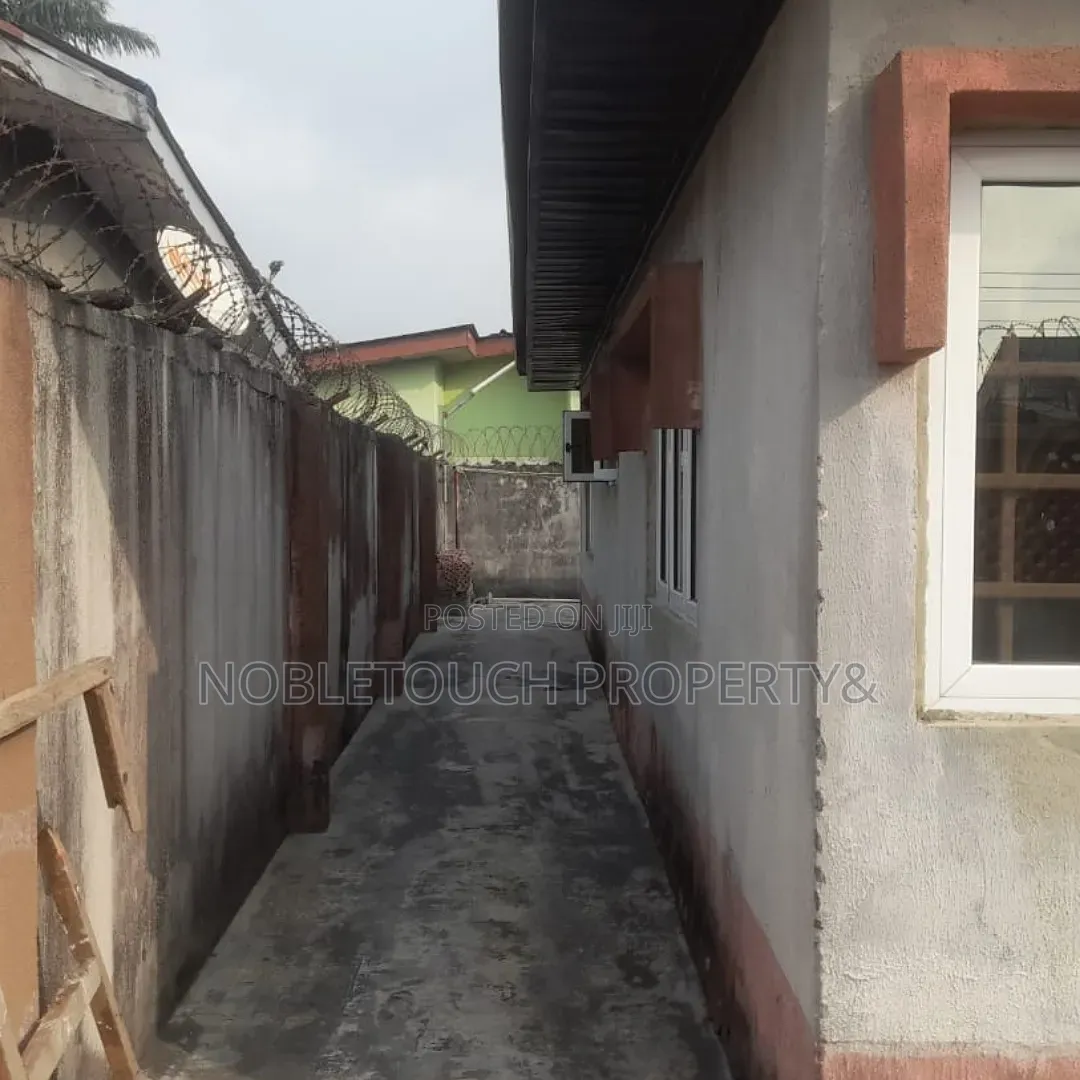 4bdrm Bungalow in Ajah Lagos, Abraham Adesanya Estate for sale in Abraham Adesanya Estate