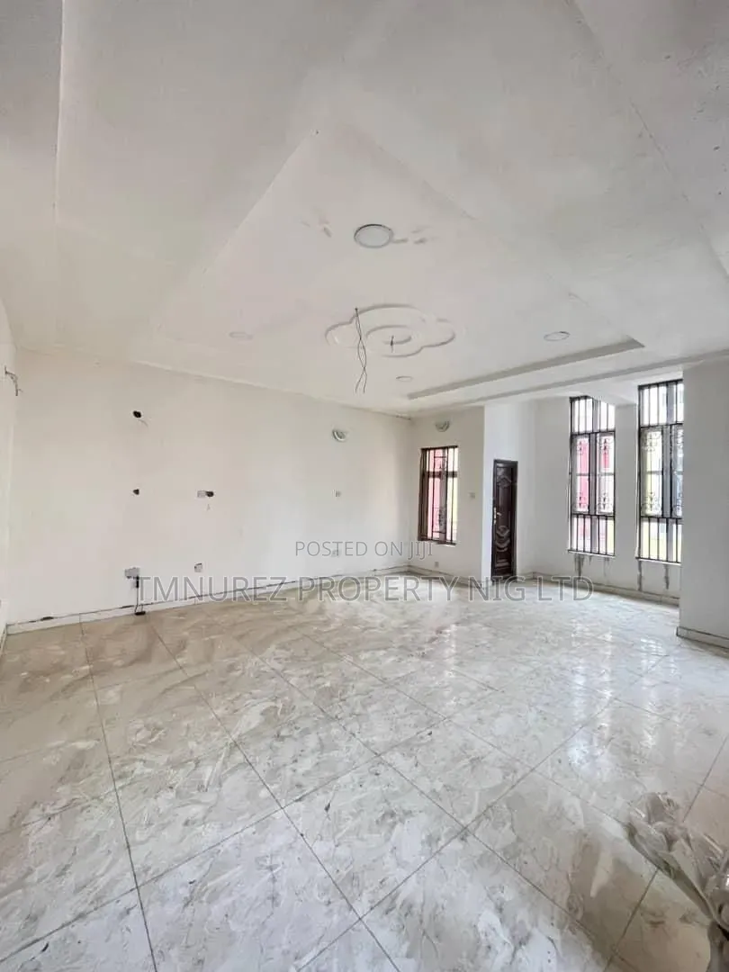4bdrm Duplex in Adekunle for sale in Adekunle