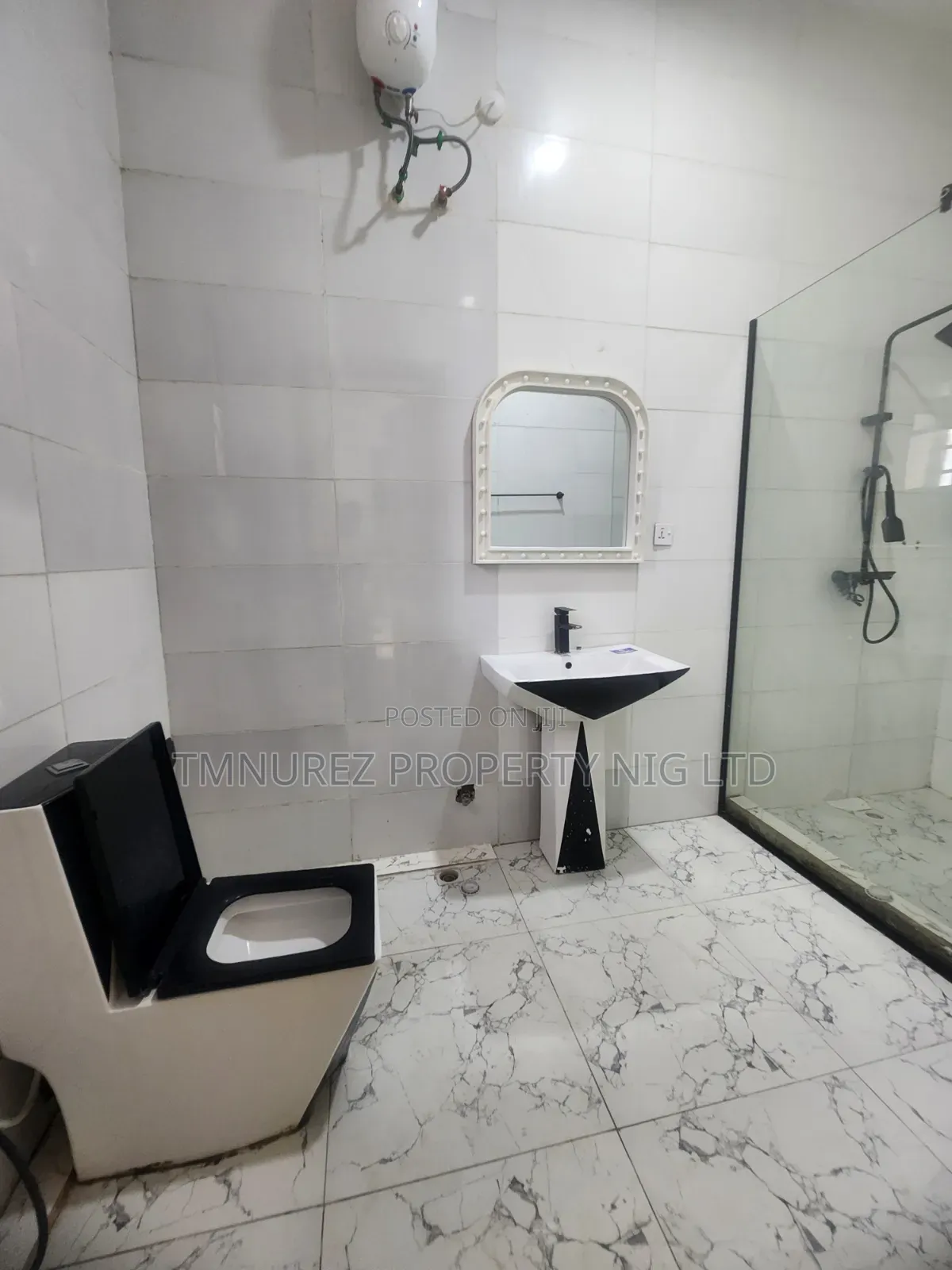 4bdrm Duplex in Adekunle for sale in Adekunle