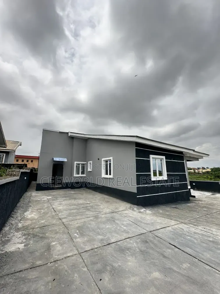 4bdrm Bungalow in Alafara Jericho, Idishin for sale in Idishin