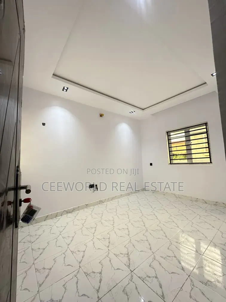 4bdrm Bungalow in Alafara Jericho, Idishin for sale in Idishin