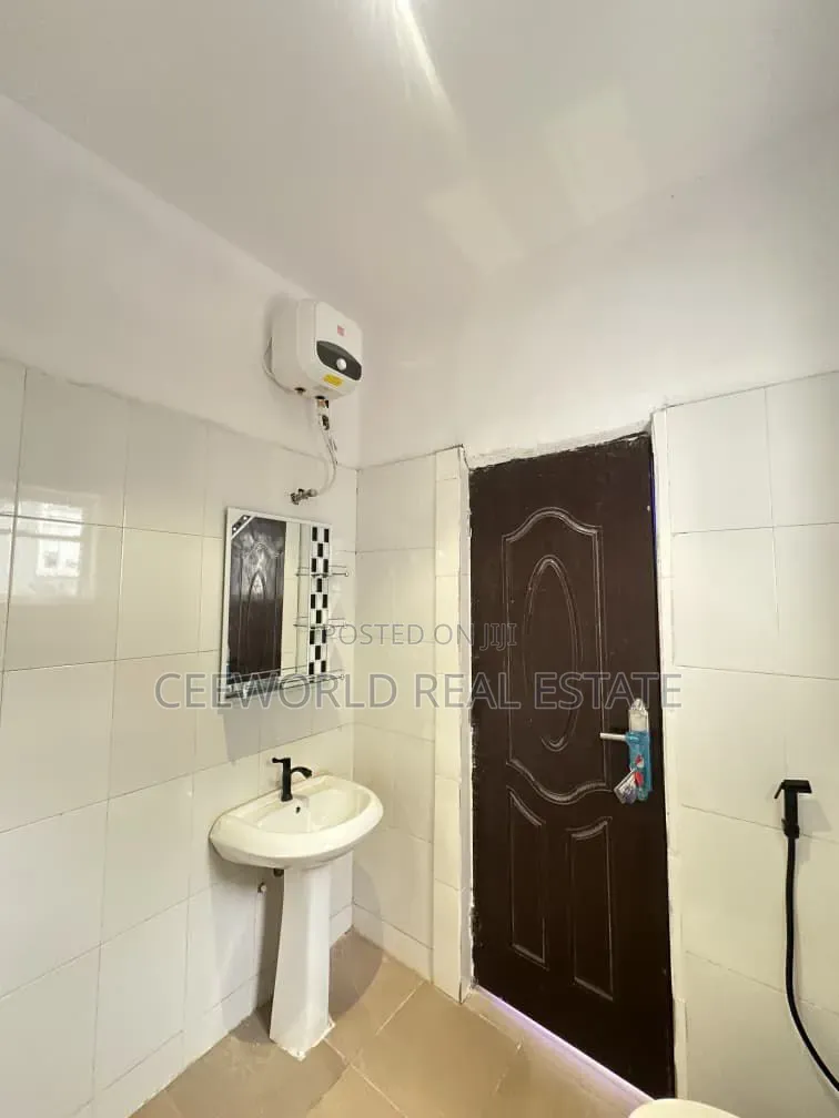 4bdrm Bungalow in Alafara Jericho, Idishin for sale in Idishin