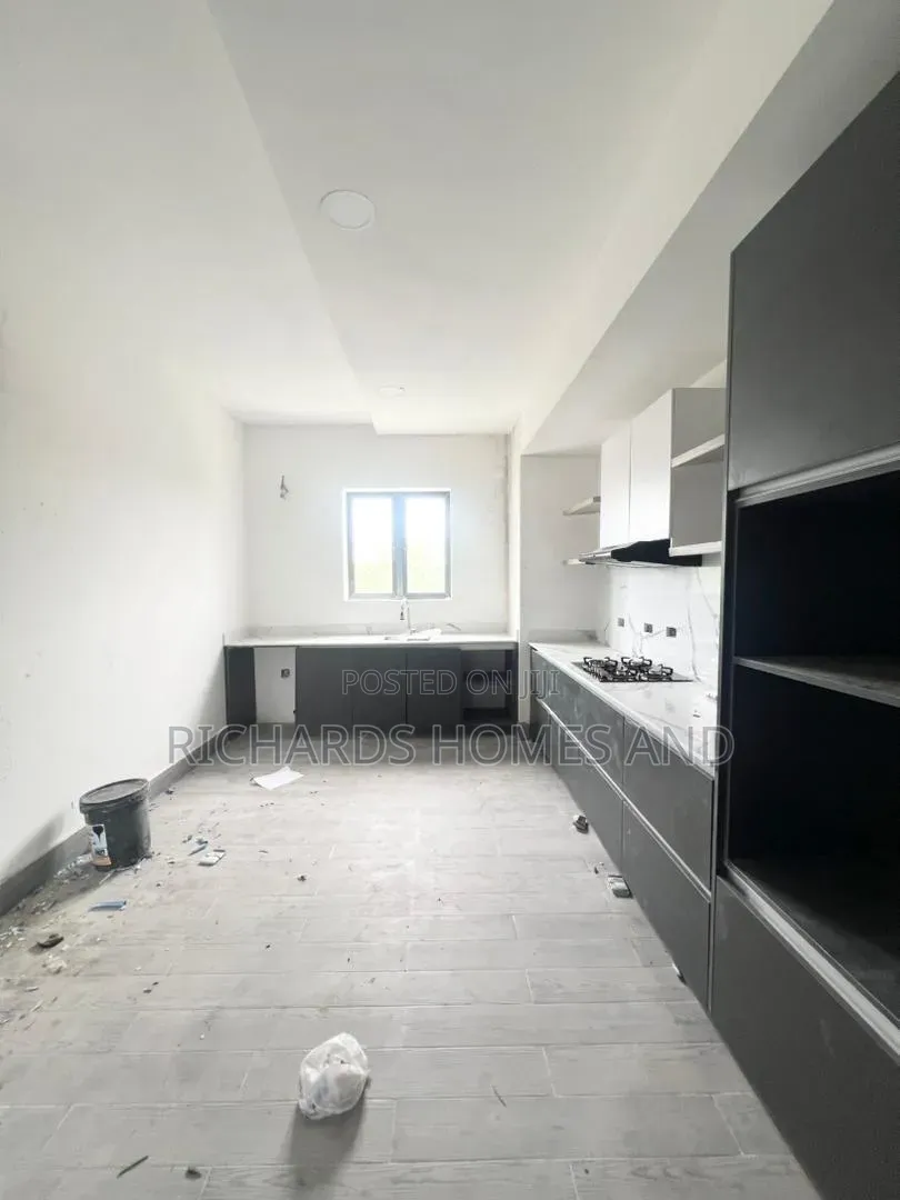 2bdrm Maisonette in Victoria Island Extension for sale in Victoria Island Extension