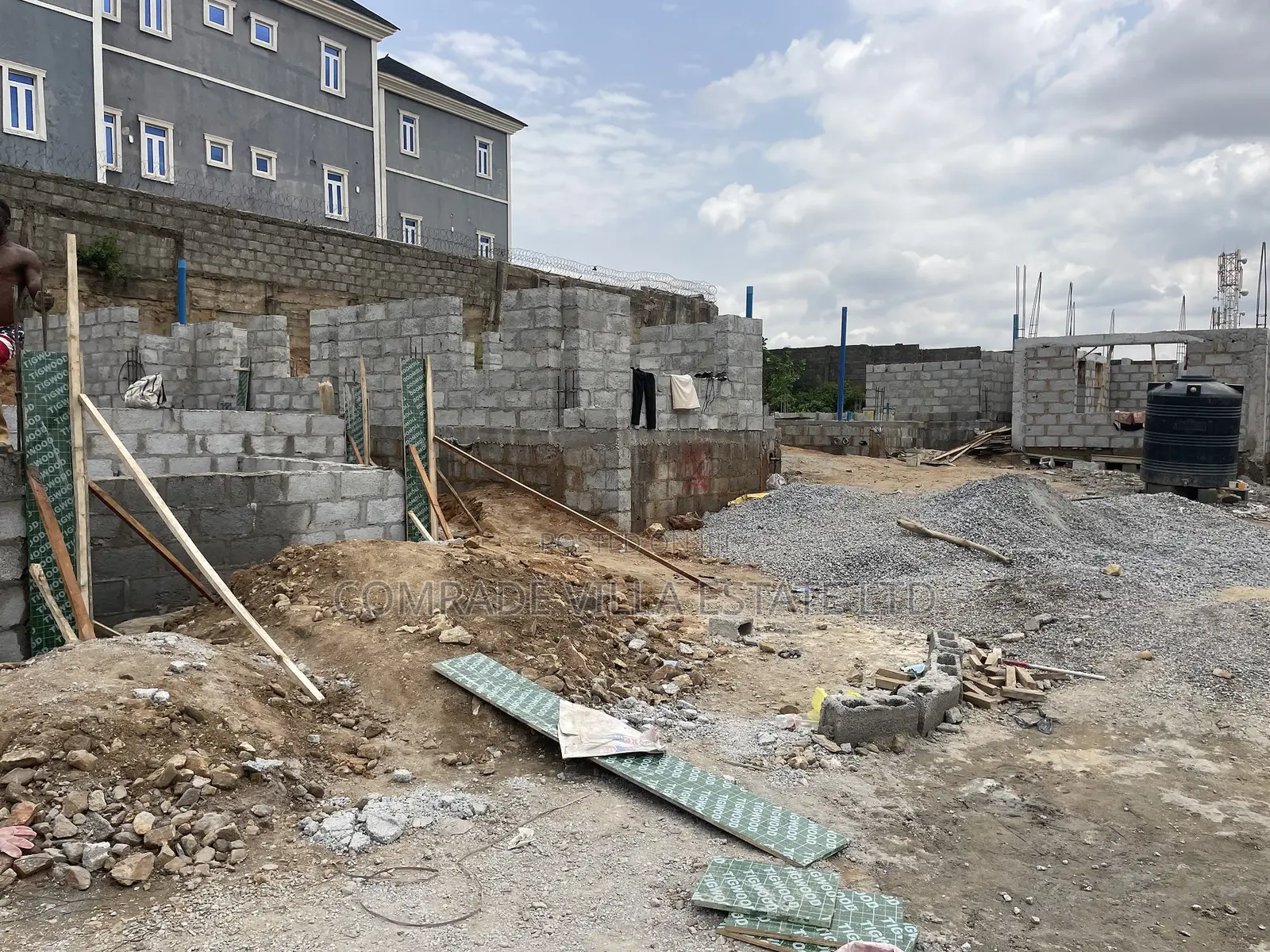 4bdrm Duplex in Apo Resettlement for sale in Apo Resettlement