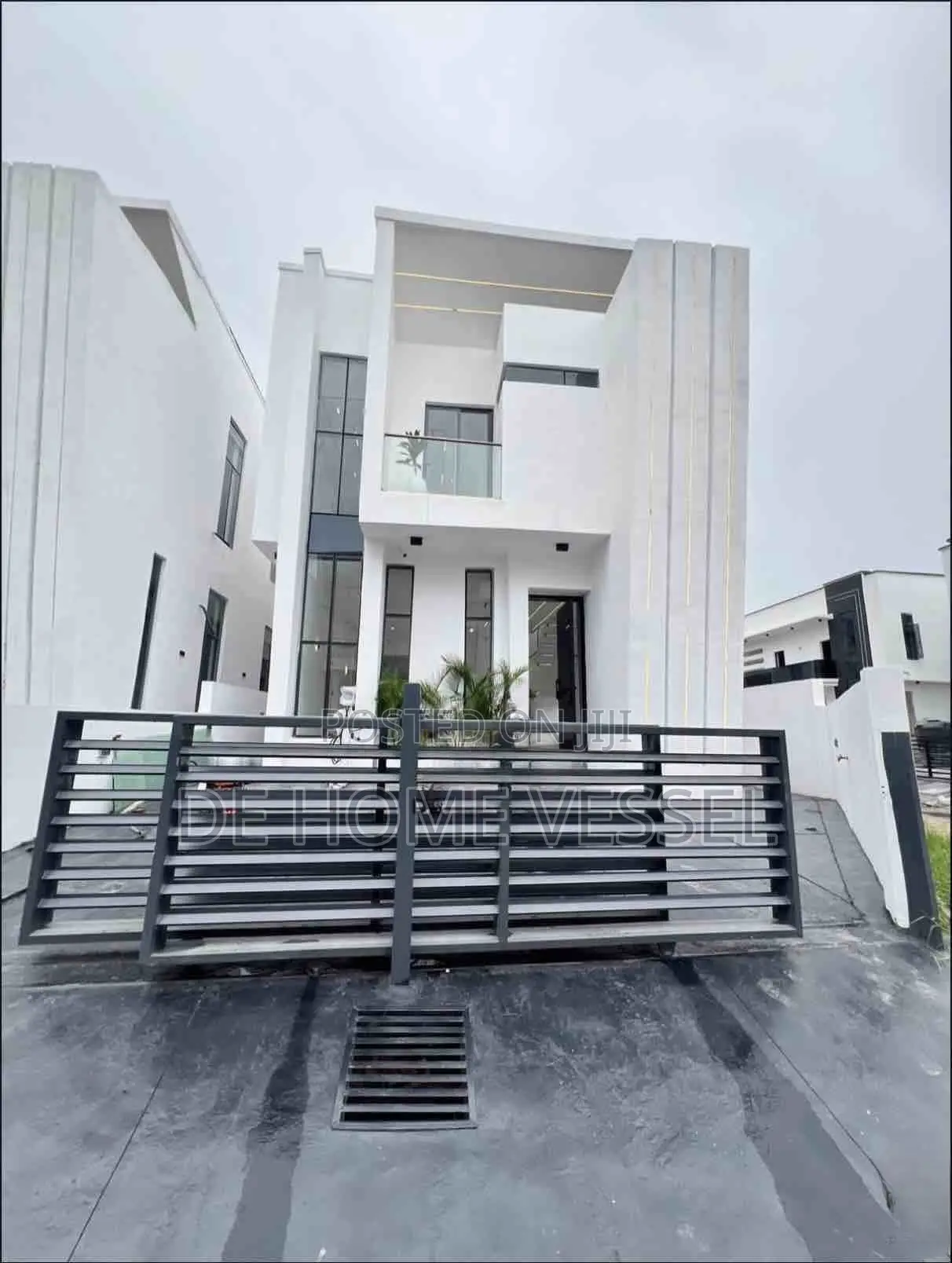 5bdrm Duplex in Chevron for sale in Chevron