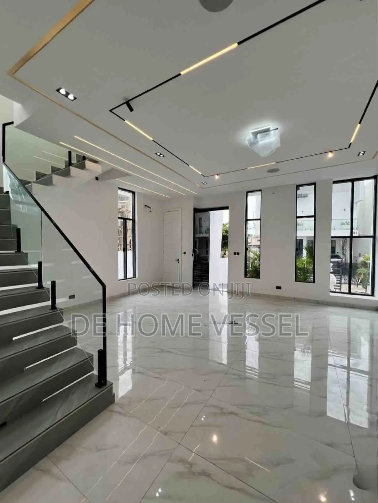 5bdrm Duplex in Chevron for sale in Chevron