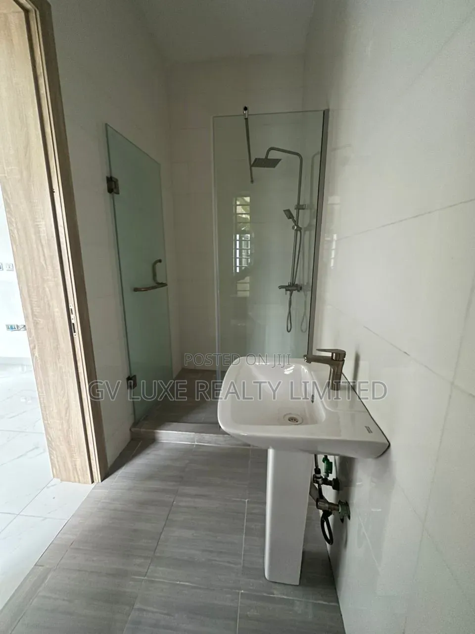 2bdrm Apartment in Lekki Scheme 2 for sale in Off Lekki-Epe Expressway