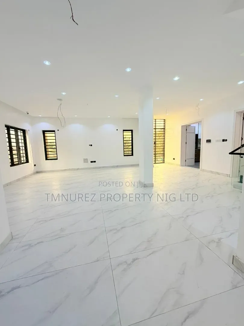5bdrm Duplex in Omole Phase 1 for sale in Omole Phase 1