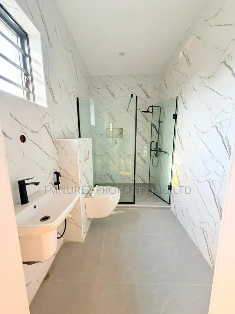5bdrm Duplex in Omole Phase 1 for sale in Omole Phase 1