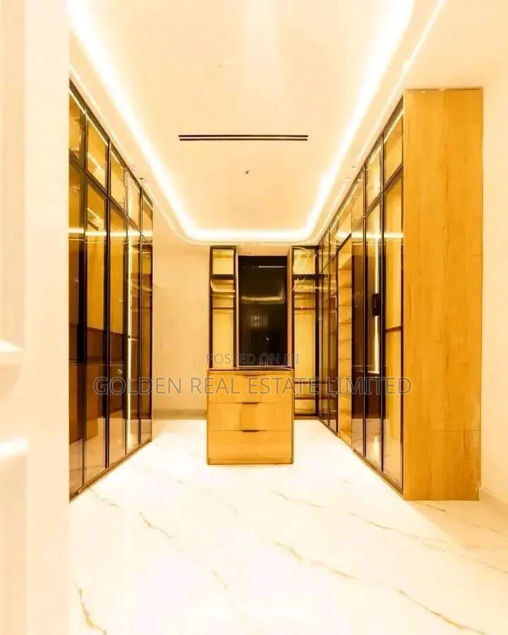 5bdrm Duplex in Apo Resettlement for sale in Apo Resettlement