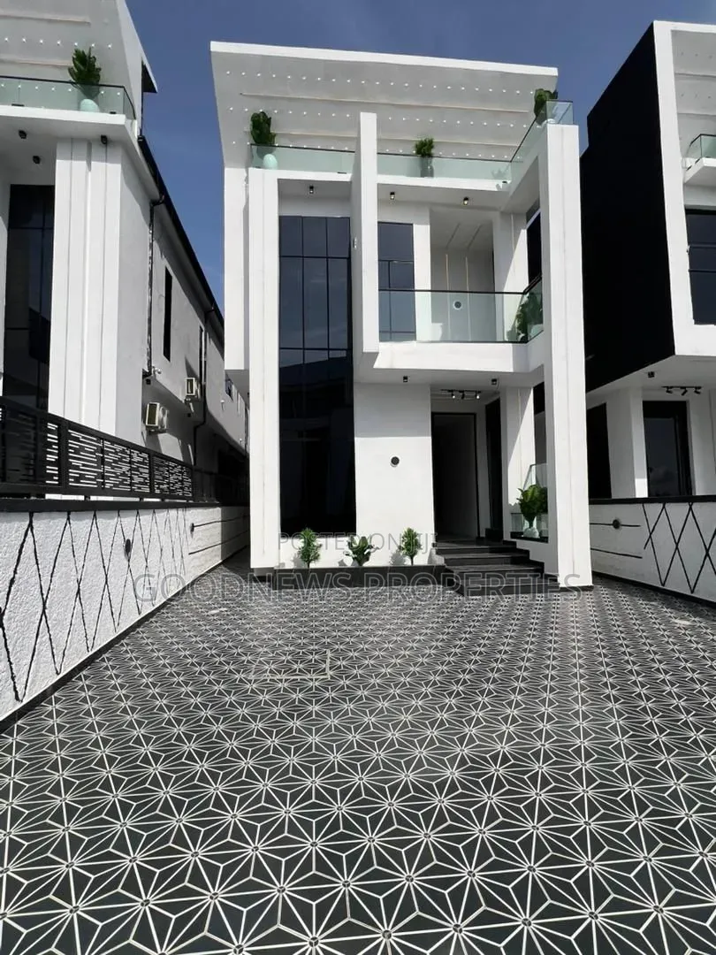 5bdrm Duplex in 📍Chevron for sale in Chevron