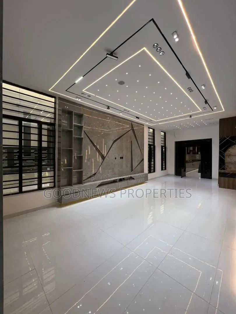5bdrm Duplex in 📍Chevron for sale in Chevron