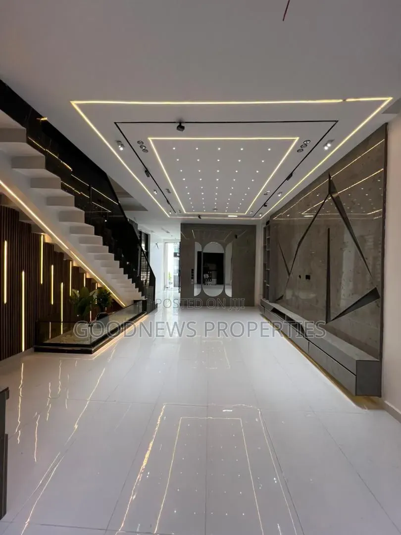 5bdrm Duplex in 📍Chevron for sale in Chevron