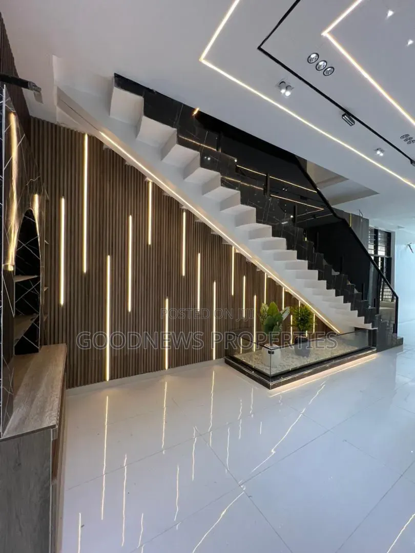 5bdrm Duplex in 📍Chevron for sale in Chevron