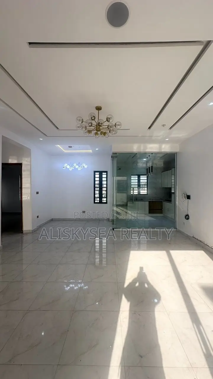 2bdrm Apartment in Chevron for sale in Chevron