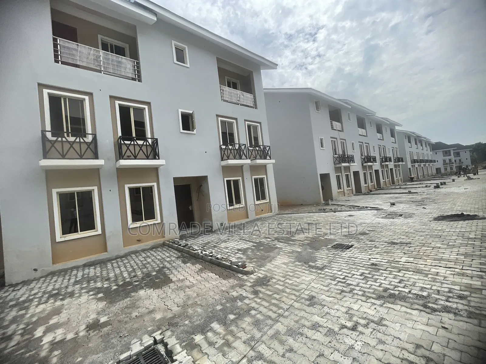 4bdrm Duplex in Durumi for sale in Durumi