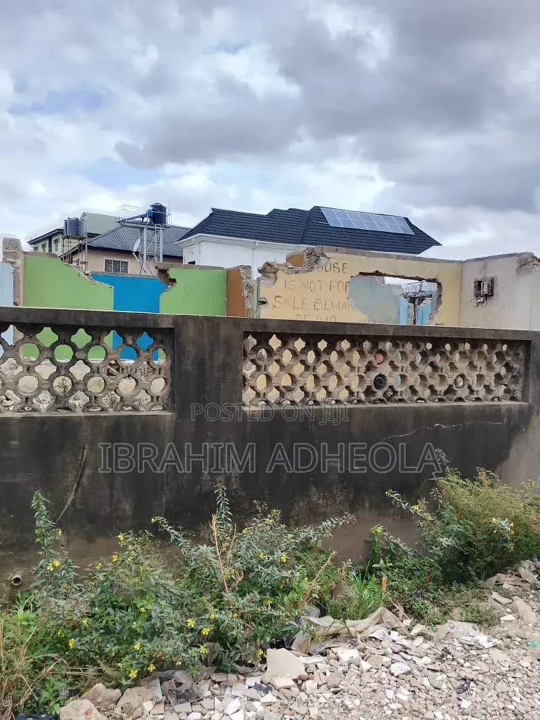 Land Measuring 60 by 120Title: Receipt and Survey Plan in Egbeda