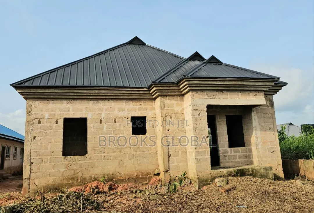 2bdrm Block Of Flats In Benin City For Sale in Benin City