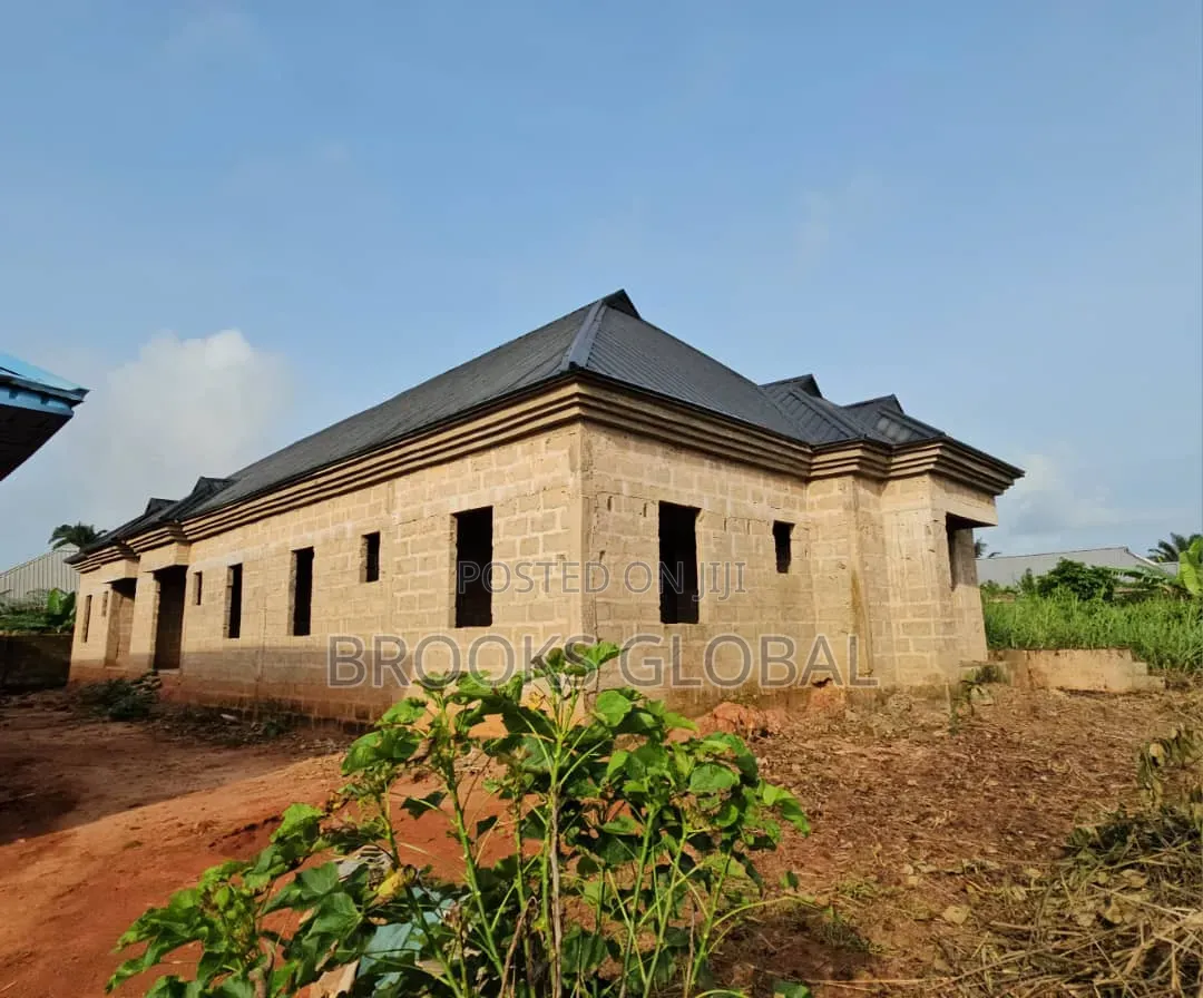 2bdrm Block Of Flats In Benin City For Sale in Benin City
