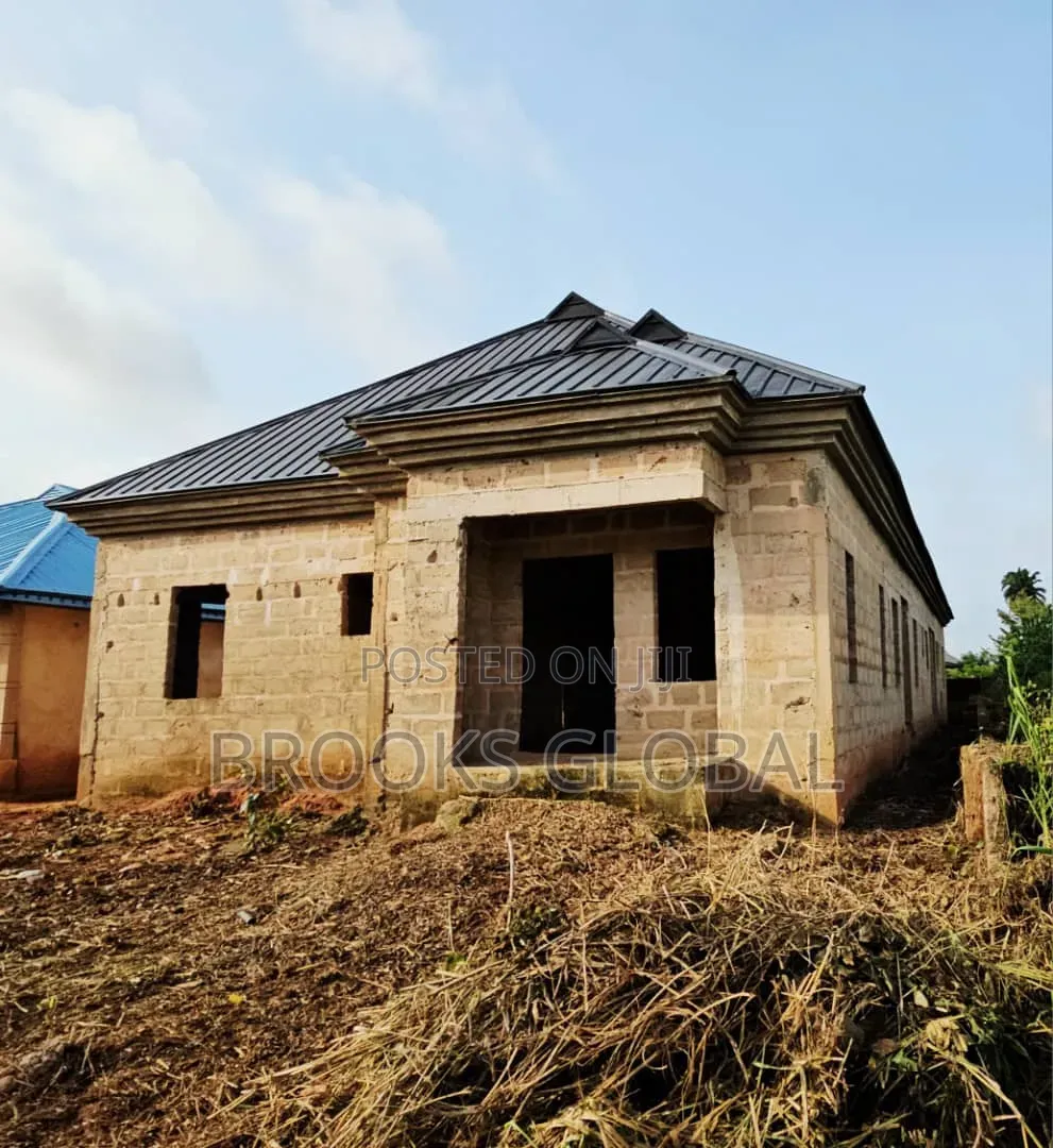 2bdrm Block Of Flats In Benin City For Sale in Benin City