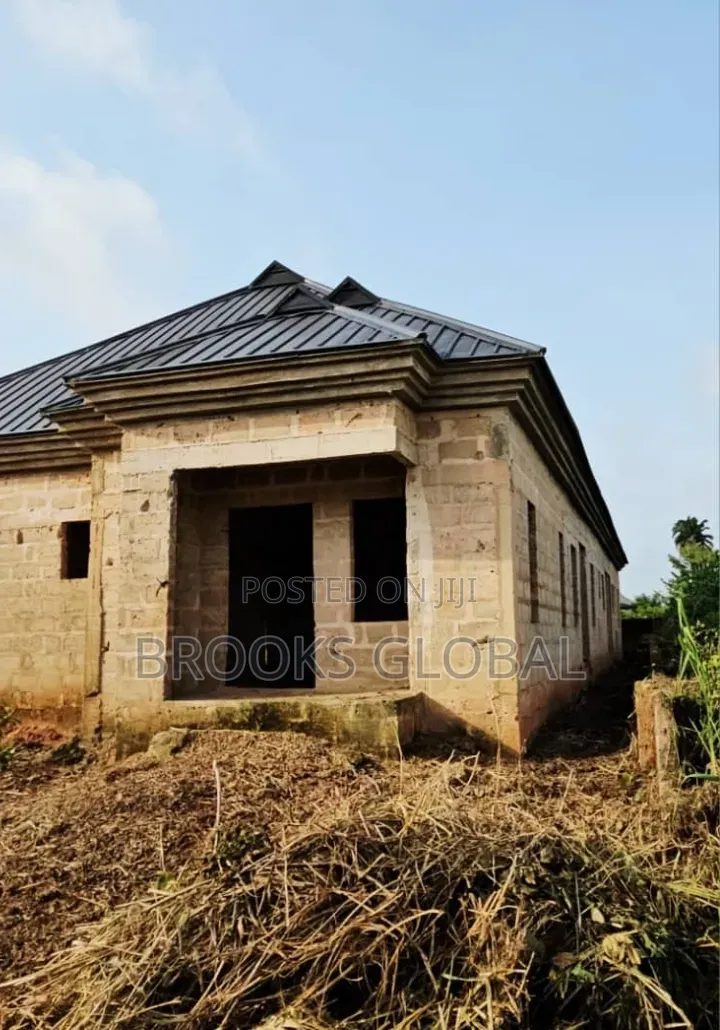2bdrm Block Of Flats In Benin City For Sale in Benin City