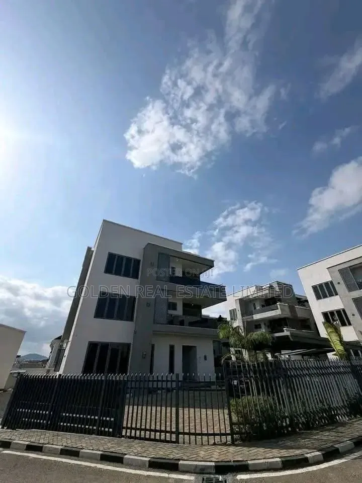 5bdrm Duplex in Wuye for sale in Wuye