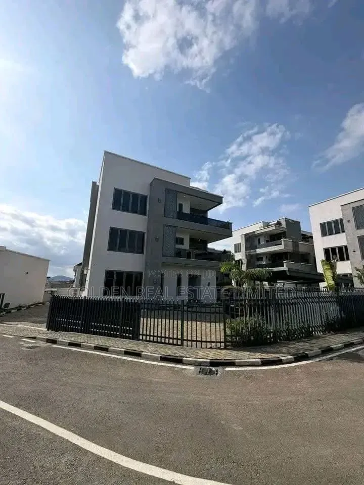 5bdrm Duplex in Wuye for sale in Wuye