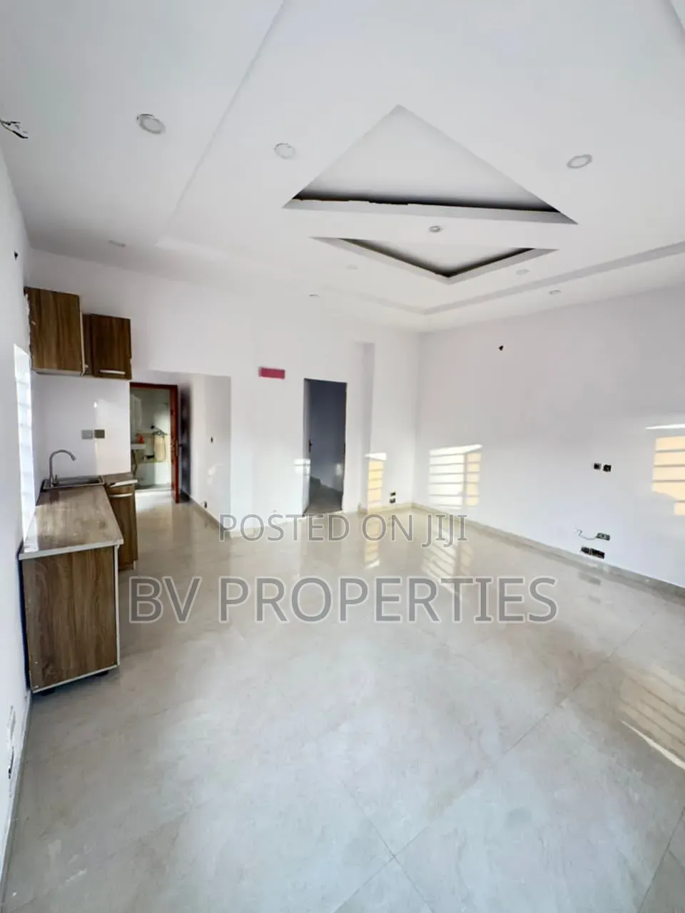 Mini Flat in Chevron for rent in Chevron