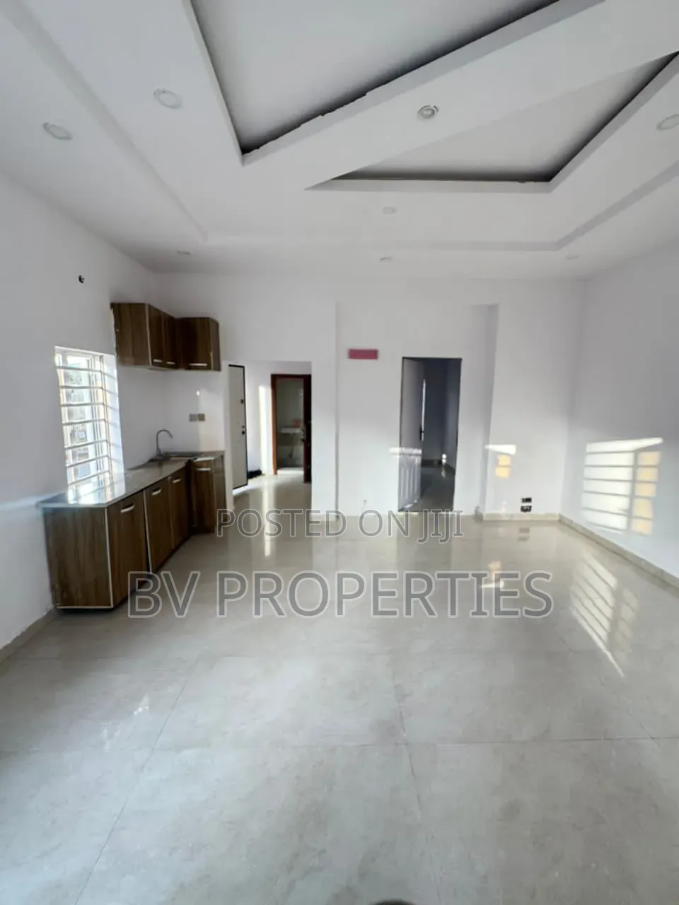 Mini Flat in Chevron for rent in Chevron