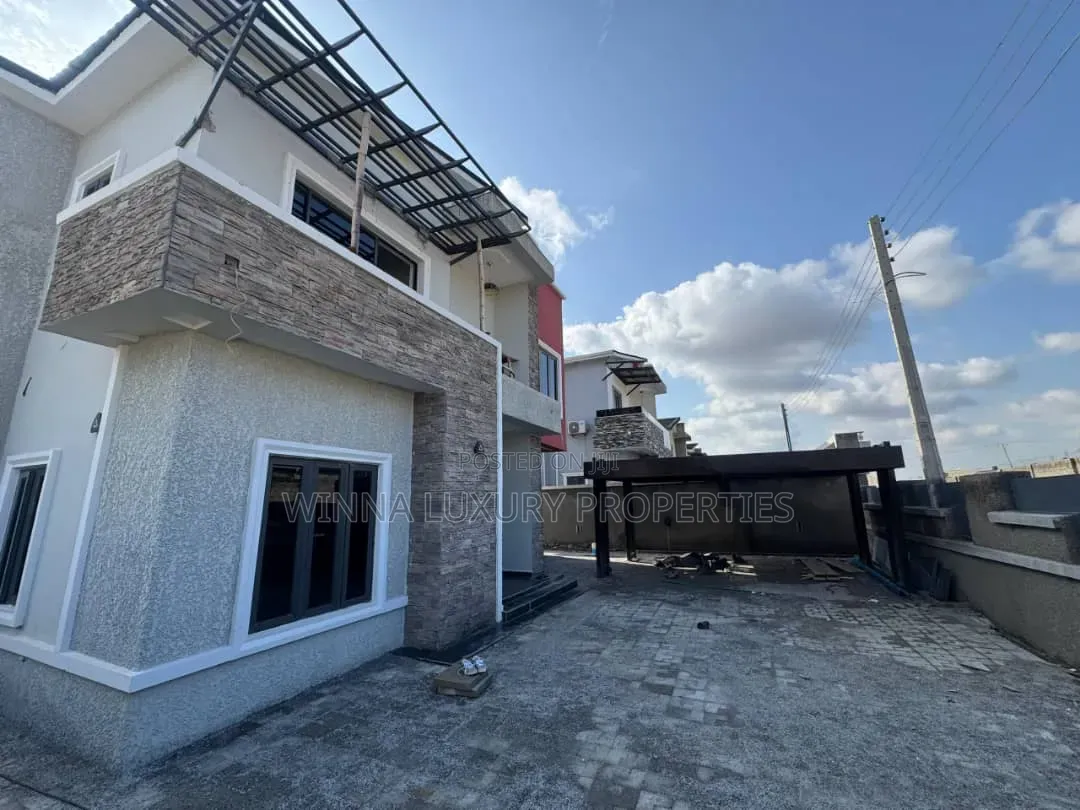 4bdrm Duplex in Von Axis, Lugbe for sale in Lugbe District