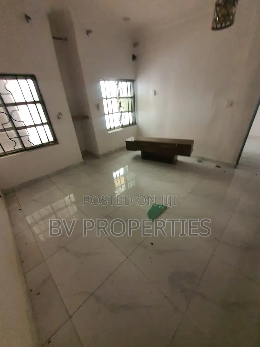 Mini Flat in Chevron for rent in Chevron