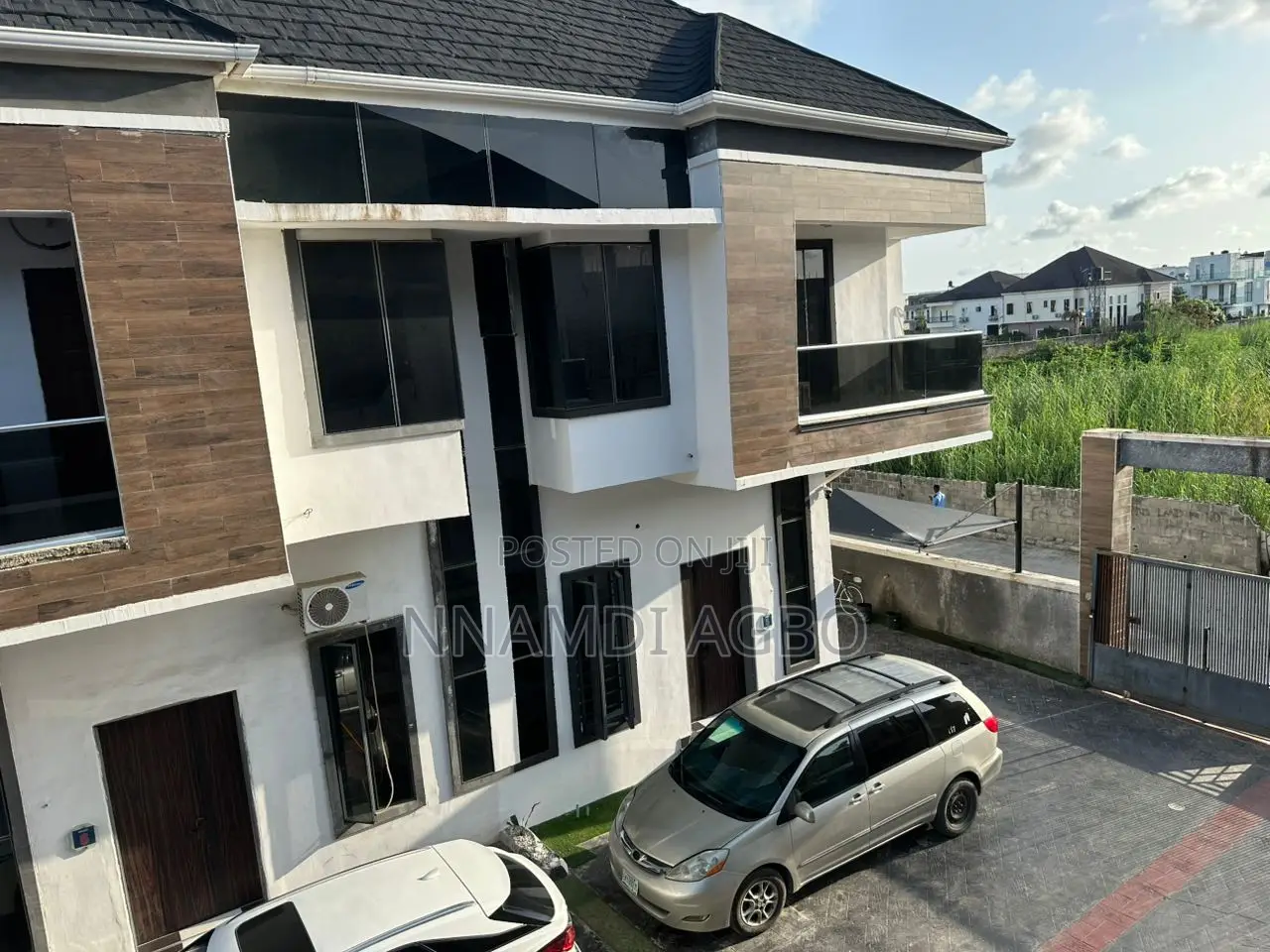 Furnished 4bdrm Duplex in Chevron for rent in Chevron