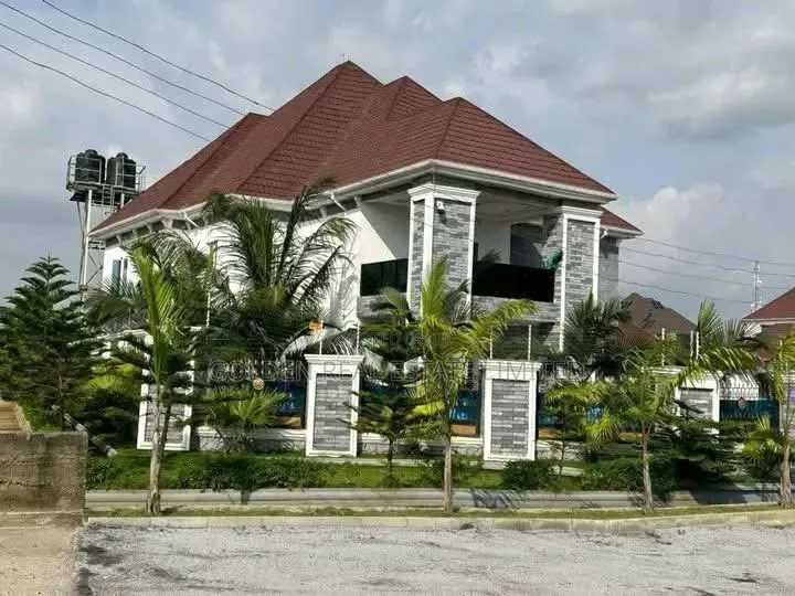 Furnished 6bdrm Duplex in Idu Industrial for sale in Idu Industrial