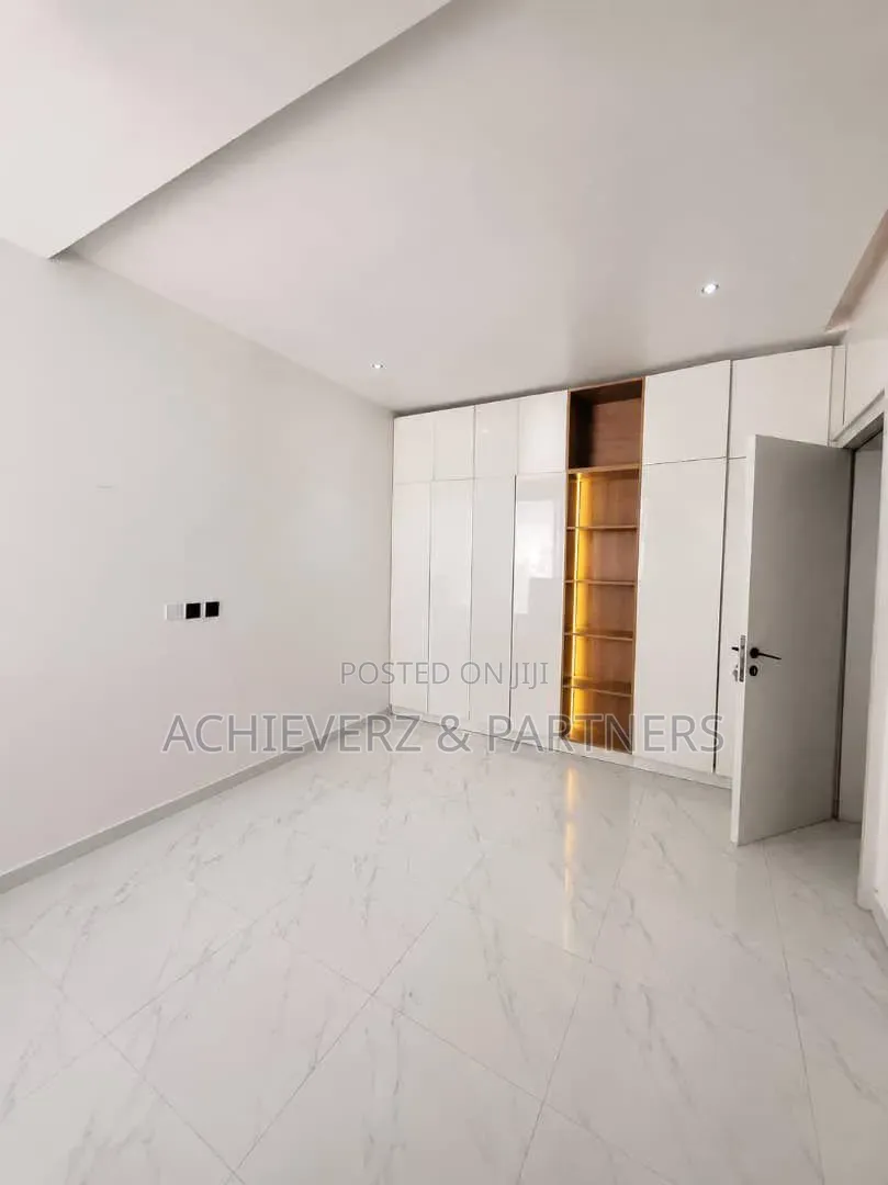 3bdrm Duplex in Idu Industrial for sale in Idu Industrial