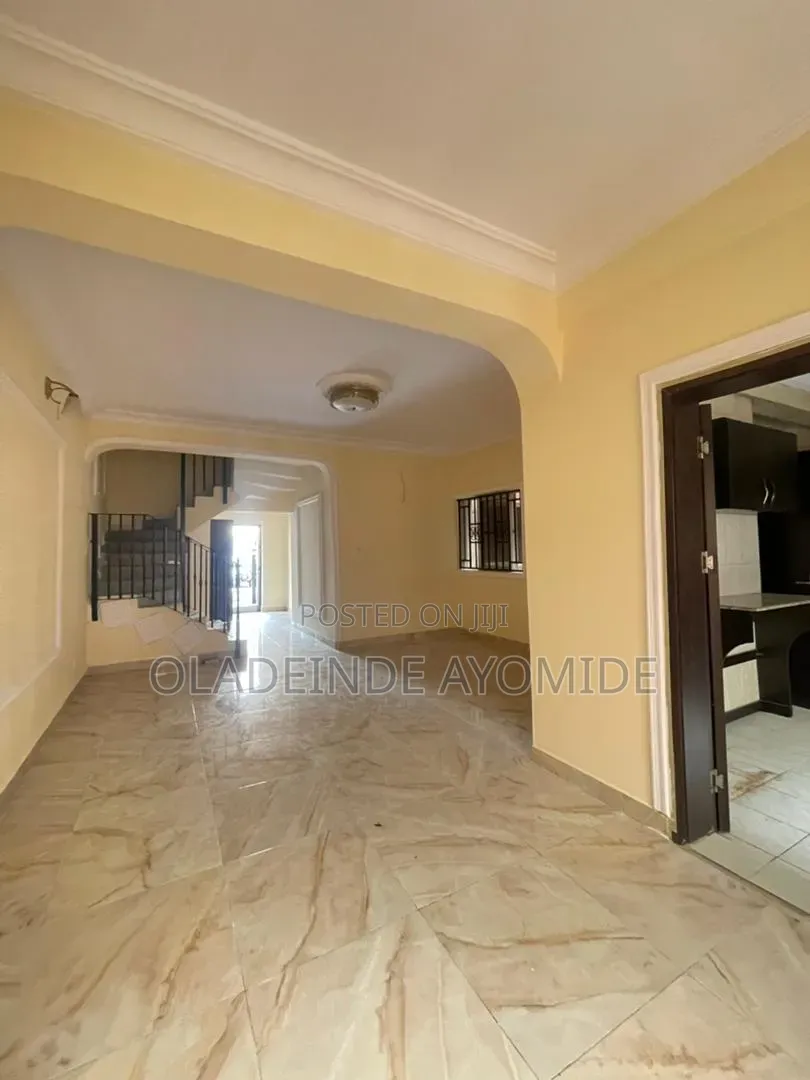 4bdrm Duplex in Lekki Phase 1 for rent in Lekki Phase 1