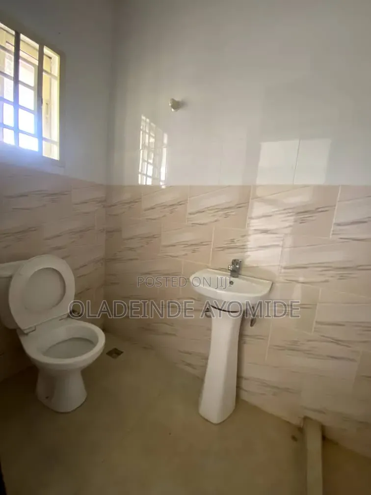 2bdrm Apartment in Awoyaya, Lakowe for rent in Lakowe