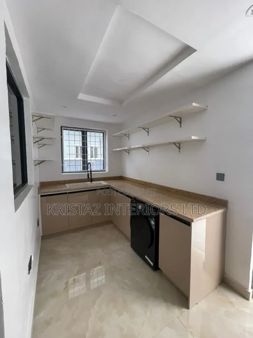 5bdrm Duplex in Lekki Phase 1 for sale in Lekki Phase 1